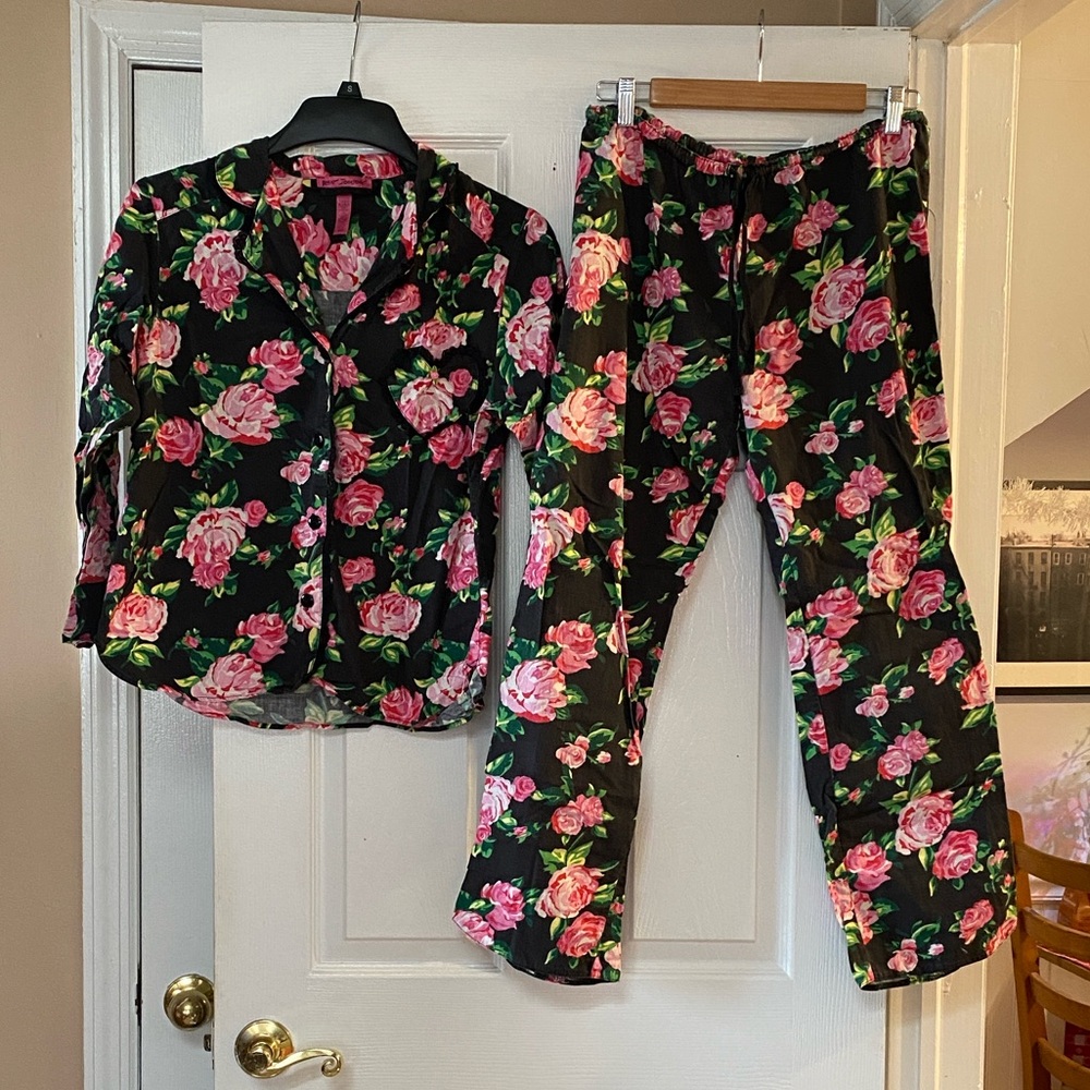 VTG Betsey Johnson Black Goth Floral Print Pajama Shirt Top Pants Pajamas Set